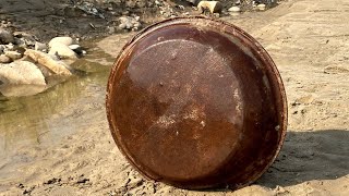 An old iron pot was found stuck in a sand swamp [upl. by Eduino]