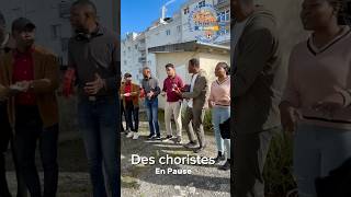 La pause se fait en chanson chez les choristes du chœur Africatho gospel africatho [upl. by Merriott]