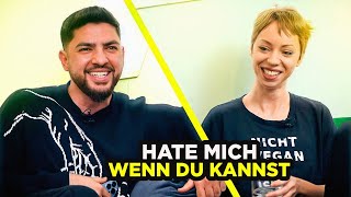 DieMilitanteVeganerin VS Hater 🤣 ⎮ Lachflash Folge [upl. by Allemahs443]