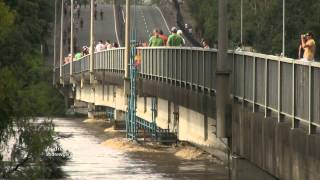 Brisbane River Floods Jindalee Chapel Hill and Kenmore January 12 2011 [upl. by Aeslehs]