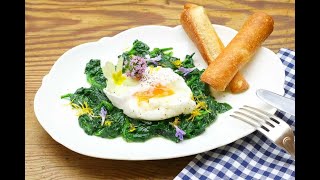 Pochiertes Ei mit Spinat Rezept Video  How To Prepare Poached Egg With Spinach Recipe [upl. by Lawrenson170]