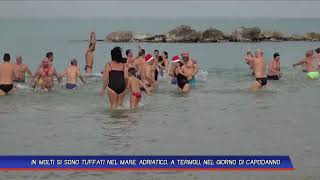 IN MOLTI SI SONO TUFFATI NEL MARE ADRIATICO A TERMOLI NEL GIORNO DI CAPODANNO [upl. by Voorhis]