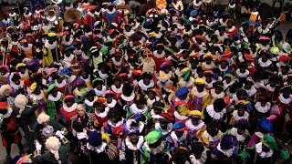 Sinterklaas Intocht Assen met 400 Pieten [upl. by Breger]