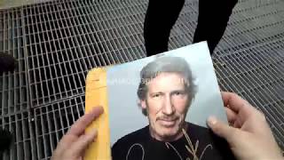 Roger Waters signing autographs in Paris Part 2 [upl. by Sinnylg]