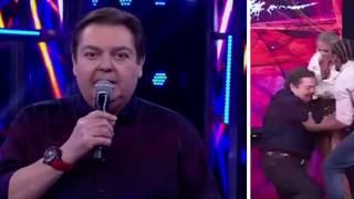 Faustão é derrubado no palco do Domingão [upl. by Andrien]