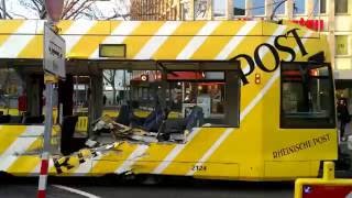 Abtransport nach Rheinbahn Unfall Jacobistraße Düsseldorf 2132014 [upl. by Shiff]