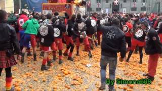 Carnevale Ivrea Battaglia Arance 2015 1a Parte [upl. by Abel605]