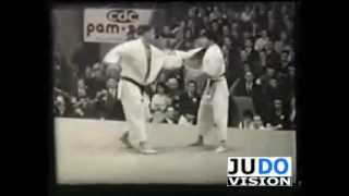 JUDO 1961 World Championships Koji Sone 曽根 康治 JPN  Anton Geesink NED [upl. by Clovah]