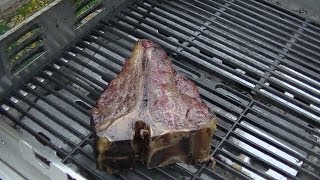 Porterhouse Steak 15 kg dry aged  Klaus grillt [upl. by Aicilram630]