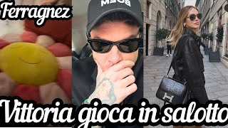 VITTORIA gioca con lo scivolo in salotto  CHIARA FERRAGNI a Milano [upl. by Matthia]