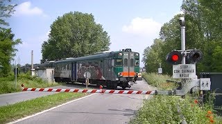 Spoorwegovergang San Zeno Naviglio I  Railroad crossing  Passaggio a livello [upl. by Nylanaj]