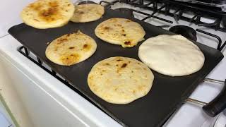 PUPUSAS de CHICHARRÓN con QUESO paso a paso [upl. by Ano]