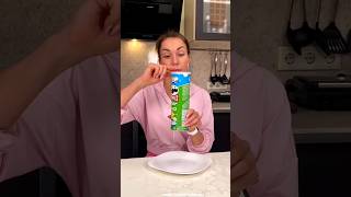 A trick to take the chips out of the box in a satisfying way 😍😝😛🤪 ytshorts shortvideo viral [upl. by Anima]