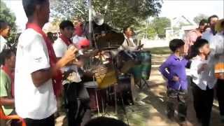 Kromon Rom Lork  ក្រមុំរាំឡក  Cambodai old song  Ordormeanchey province [upl. by Danna]