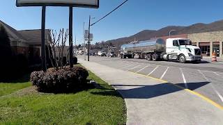 Interstate 75 Rock Slide sends traffic into LaFollette Tn 2272016 [upl. by Brien614]