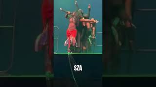 SZA performing LOW live concerts richbabydaddy drake low [upl. by Emelen215]