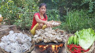 Octopus grilled with peppers sauce  Seafood cooking on rock  Survival cooking in jungle [upl. by Siva]