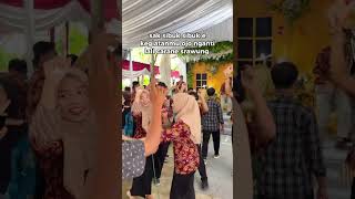 LEPASKAN LELAH MU ⁉️ MARI BERGEMBIRA 😅😅 shorts hiburan pengantin wedding photography [upl. by Gerhan748]