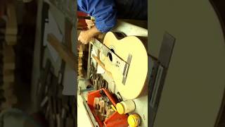 Instalando el PUENTE en una Guitarra Clásica luthier viral guitarra [upl. by Christyna]