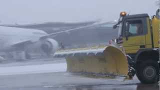 Aéroports de Paris mobilisé face à la neige [upl. by Felty]