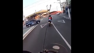 quotExpertos en 2 ruedas Impresionante persecución en moto entre policía y delincuentequot [upl. by Alded967]