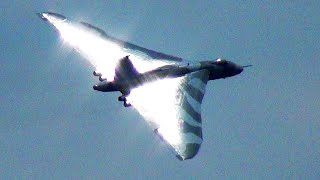 Eerie Sounding 🇬🇧 Vulcan Howl Spiral Climb and Wingover [upl. by Sena]