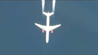 VistaJet  Learjet 60  Overtaking Airliner at 10100 meters [upl. by Vidovic]