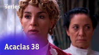 Acacias 38 Cayetana confiesa a los vecinos que Fabiana es su madre Acacias571  RTVE Series [upl. by Arvid509]