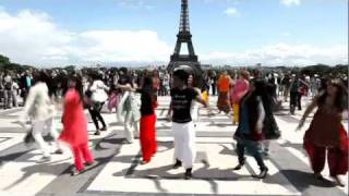 FLASHMOB BOLLYWOOD  18 JUIN 2011  PARIS  TROCADERO [upl. by Mintun836]