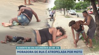 MORADORA DE RUA É ATROPELADA POR MOTO EM FRENTE A TIA PRETA [upl. by Evad792]