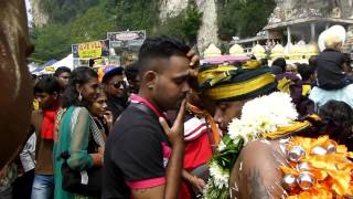 Festiwal Thaipusam Batu Caves 2014 [upl. by Hallimaj514]