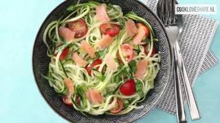 Pasta van courgette met zalm  CookLoveShare [upl. by Renado38]