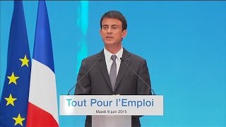 Valls annonce la création d’une prime de 4000 euros pour lembauche dun premier salarié [upl. by Annayt227]