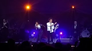 Alain Souchon amp Laurent Voulzy  Le Pouvoir Des Fleurs Live  Zénith Paris 2015 HD [upl. by Brok888]