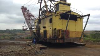 Dinosaure minier  une dragline [upl. by Aillimac]