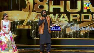 Adeel Afzal Winning Award  Best Supporting Actor Male for Parizaad at The Kashmir 8th Hum Awards [upl. by Wendin]