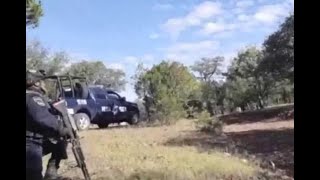 Video “Ahí quedó el 20” exclama un policía federal durante un enfrentamiento a balazos cont [upl. by Cynde389]