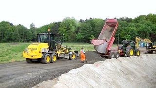 Grader New Holland F1067A [upl. by Nairrod]