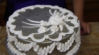 How to use a Rose Tip With Butter CreamCake Decorating [upl. by Shetrit]