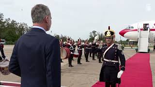 Llegada de SM el Rey al Aeropuerto Internacional de Ezeiza en Buenos Aires República Argentina [upl. by Nallaf408]