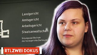 Zum Rumsitzen verdonnert  Hartz Rot Gold  RTLZWEI Dokus [upl. by Leugim]