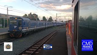 Two premium luxury South African Trains Blue Train crosses Rovos Rail in De Aar [upl. by Scandura]