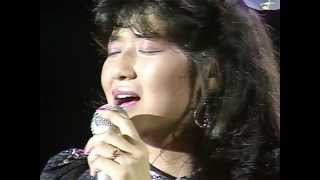 石川秀美LIVE1987「EYES」「愛の呪文」 [upl. by Dnomsaj]