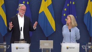 Johan Pehrson och Lotta Edholm presenterar flera budgetsatsningar på skolan [upl. by Phiona]