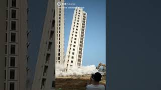 DESTROYING A BUILDING BUILDING FALLING [upl. by Yraccaz]