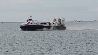 Isle of Wight hovercraft on its way to Southsea [upl. by Gemoets]