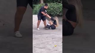 Deolane sofre queda em acidente patins [upl. by Nairdna898]