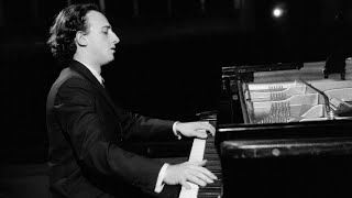 Maurizio Pollini plays Mozart Piano Sonata no 18 K576 – live 1979 [upl. by Annat500]