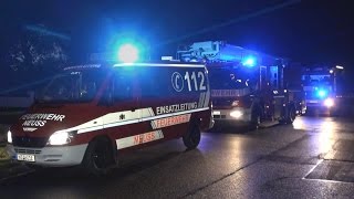 NÄCHTLICHER ZIMMERBRAND  2 Personen erleiden Rauchgasvergiftung  Feuerwehr Neuss [upl. by Claudio]