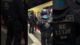 Berliner Polizei 👮🏻‍♂️🚨 Berlin deutschland [upl. by Gotthelf]